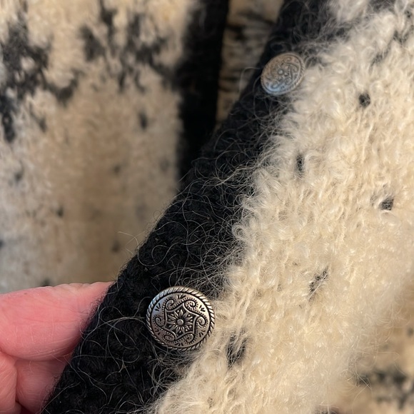Vintage Jones New York Exclusive Hand Knit Cream/Black/Burgundy Cardigan - Picture 8 of 8